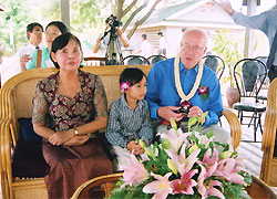 キャリー郷（第103代英国国教会カンタベリー大司教）がFLOWを訪れました（2005年9月）。